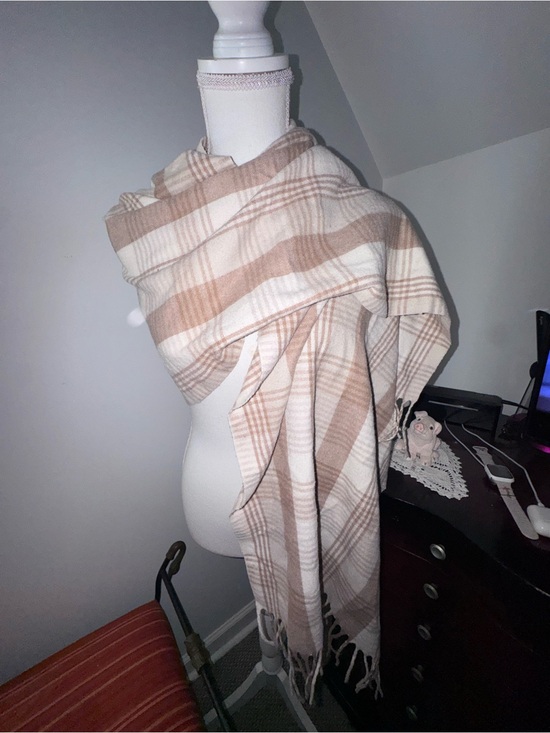 H&M Accessories - Beige and Cream Plaid Fringe Scarf